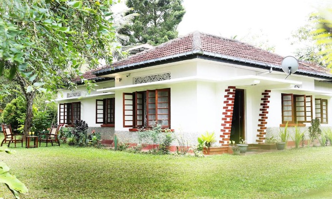 Katugastota House | Pet-Friendly Lion Shade Homestay with Breakfast & Dining