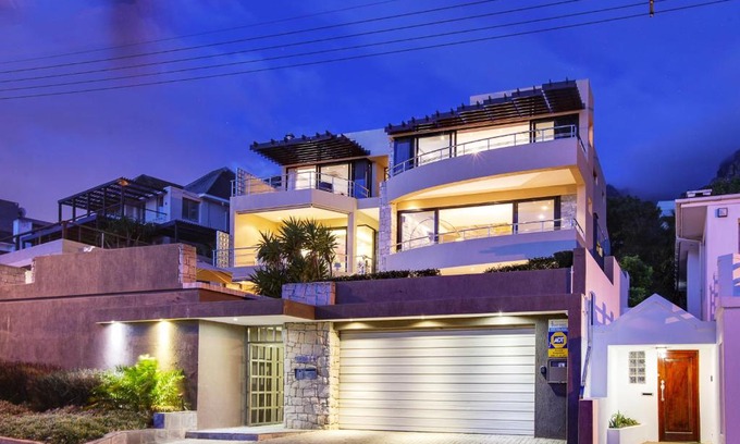 Camps Bay Villa | Discover Lions' Crest: 4-Star Stay with Pool & Perfect Rating