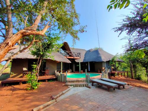 Phalaborwa Hotel | Discover Lions Place: 4-Star Retreat with Pool & Breakfast