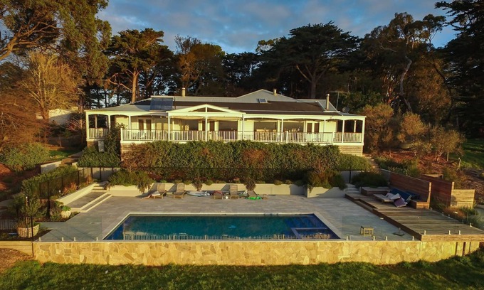 Red Hill House | Unforgettable LionsGate Peninsula Homestead with Ocean View