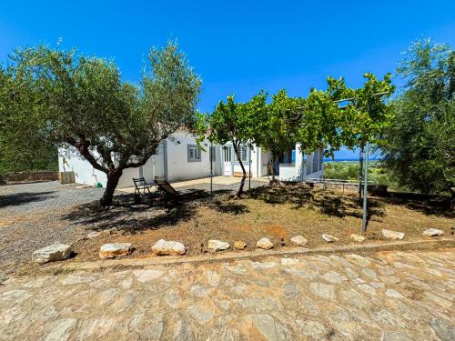 Aipeia House | Pet-Friendly Liospito with Ocean Views and Exceptional Ratings