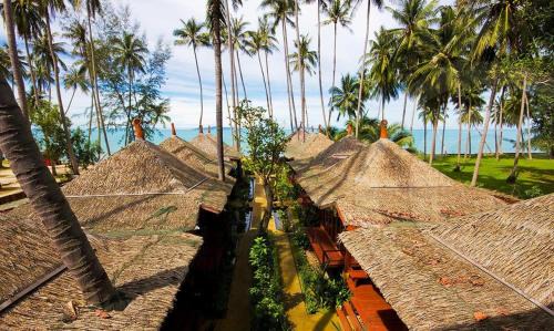 Lipa Noi Resort | Relax at Lipa Bay Resort: Private Beach & Pool Access