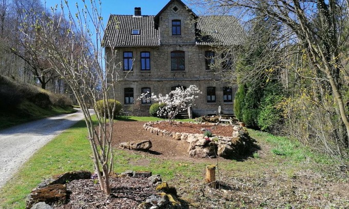 Hildesheim District Apartment | Cozy Lippolds Stube with Complimentary Breakfast Awaits