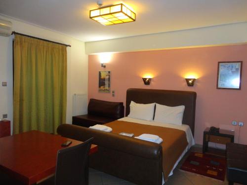 Makrakomi House | Exceptional Lirio Guest House with Hot Tub & Breakfast