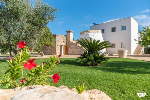 Castrignano de' Greci Villa | Discover Lisària Villa Delle Meraviglie: Pool & Hot Tub