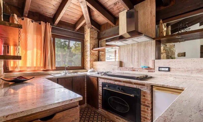 Matino House | Discover Lisa 4 by Vivimy: Pet-Friendly Family Retreat