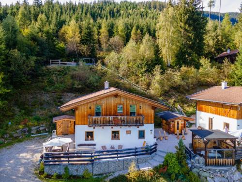Aufhausen Ski Chalet | Pet-Friendly Chalet Lisa with Oceanfront Views - Rated 9.7