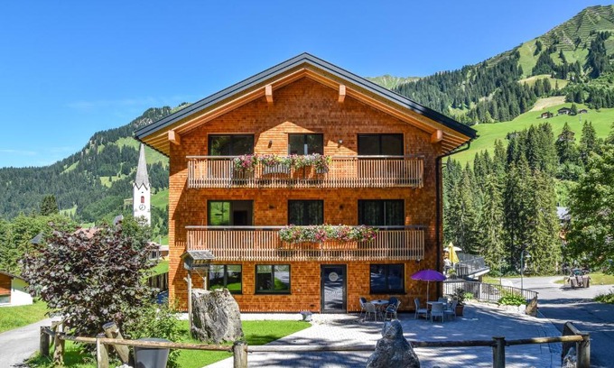 Schroecken House | Wellness Retreat at Lisas: Breakfast Included & Pet Friendly