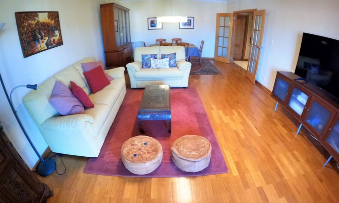 Alges Apartment | Cozy 2 Bedroom Apartment with Balcony in Algés, Lisbon