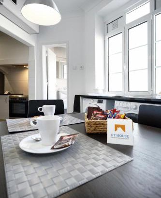 Sao Joao de Deus Apartment | Family-Friendly Retreat at Lisbon 7Rooms - Rated 7.8/10