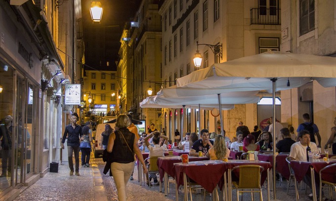 Chiado House | Explore Lisbon Arsenal Suites - Family-Friendly with Spa