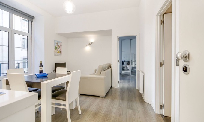 Santa Maria Maior Apartment | Explore Lisbon: Downtown Flat with Spa and Family Amenities