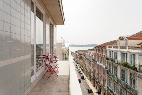 Encarnacao Apartment | Elegant Lisbon Glamorous House - 4-Star Family-Friendly Stay