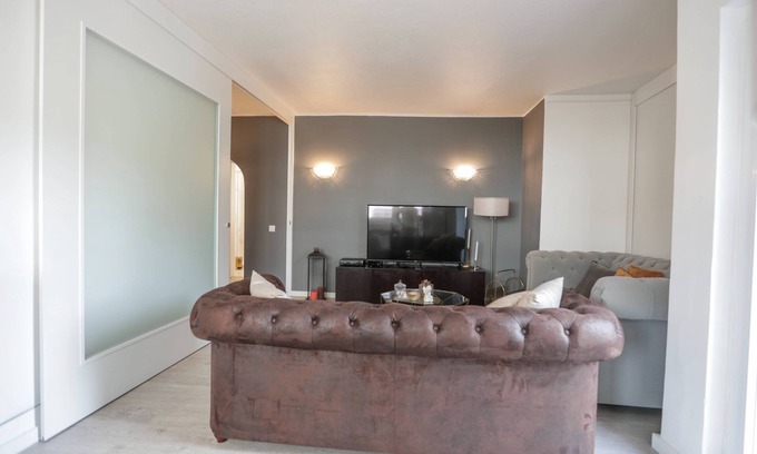 Costa de Caparica Apartment | Oceanfront Lisbon South Beach Apartment with Free Breakfast