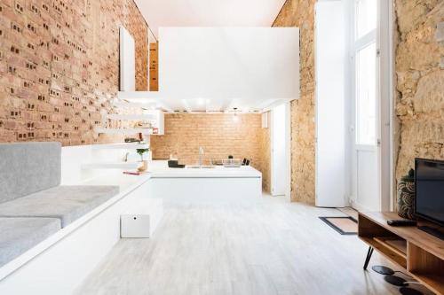 Alfama Apartment | Stylish Lisbon Vintage Loft with Family-Friendly Amenities