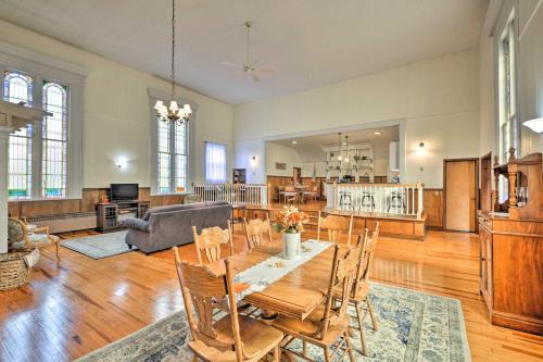 Lisle Apartment | Cozy Lisle Apartment with Fireplace & Artistic Windows