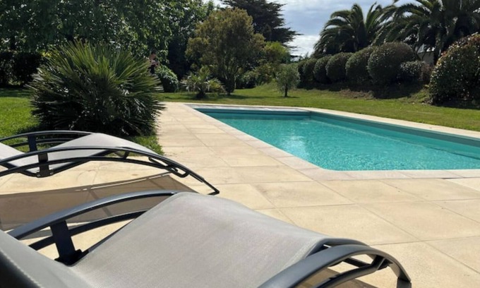 Nevez House | Inviting Gîte with Pool and Games Room by the Sea