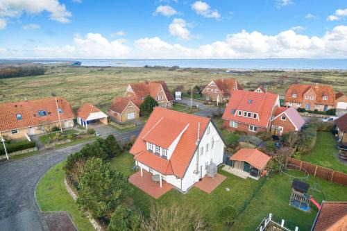 List House | Elegant Lister Leuchtfeuer with Oceanfront Views