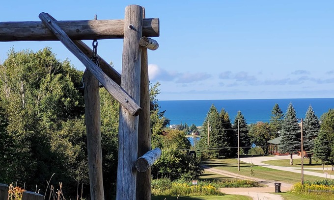 Grand Marais House | Unforgettable Moosey Ridge: Lake Superior Views & Amenities