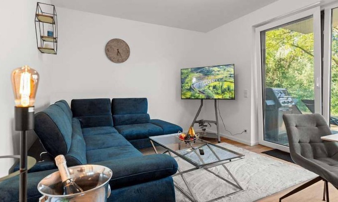 Woerth am Rhein Apartment | LiT LiVING: Luxus | Box SprIng | Parking | Garten
