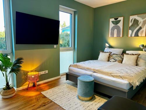 Korbecke Apartment | Inviting Suite at Möhnesee with Fireplace & Hot Tub