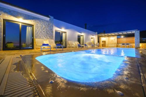 Kavvadades Villa | Elegant Lithari Villas with Ocean View & Hot Tub Retreat