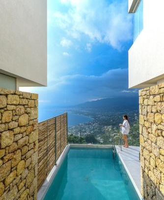 Diasella Villa | Indulge at Lithos Retreat 1: Oceanfront Oasis with Pool