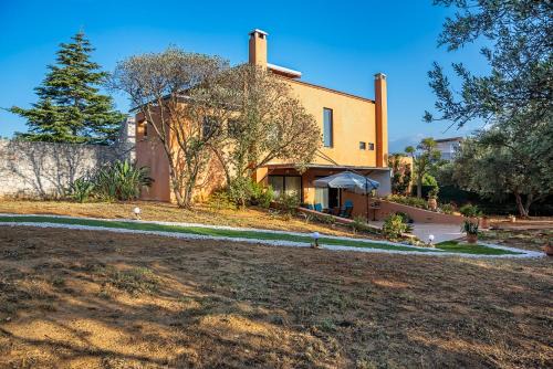 Akrotiri Apartment | Exceptional Lithos Serenity - Family-Friendly Retreat