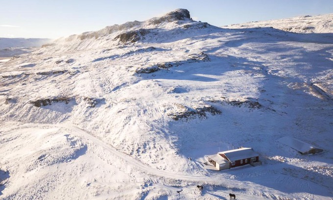 Egilsstadir House | Cozy Litlabjarg Guesthouse with Hot Tub & Breakfast
