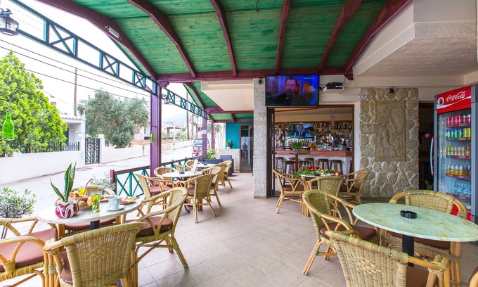 Malia Hotel | Discover Litsa Studios: Family-Friendly Stay with Pool