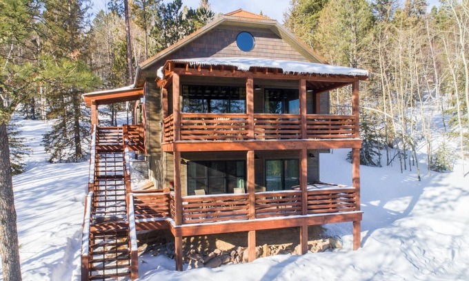 Deadwood Cabin | Discover Little Badger Lodge: Pet-Friendly & Spa Retreat