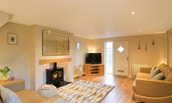Criccieth Cottage | Cozy Little Bakehouse: Pet-Friendly Retreat with Ocean View