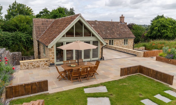 Ilminster Cottage | Inviting Little Bank Cottage: Perfect for Family Getaways