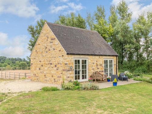 Alfreton House | Pet-Friendly Little Barn: 4-Star Escape with Top Reviews