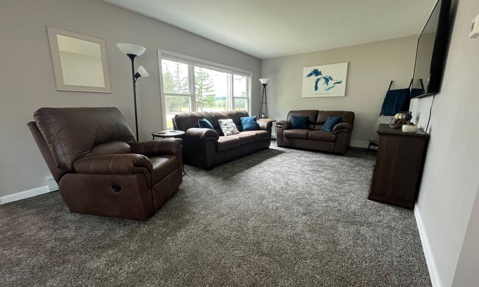 Gladstone House | Cozy Little Bay de Noc Home: Lake Access & Pet Friendly
