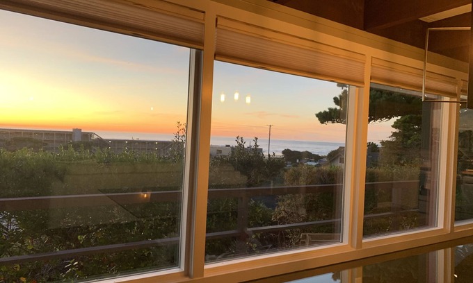 Florence House | Beachfront Little Beach Bungalow with Ocean Views & WIFI
