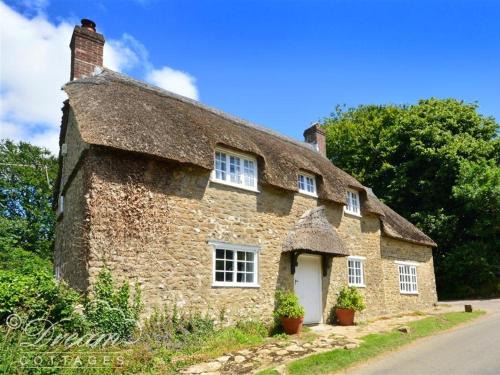 West Compton House | Cozy Little Berwick Cottage: Family & Pet-Friendly Escape