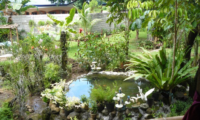 Mambajao House | Cozy Retreat at Little Bridges B&B with Family-Friendly Dining