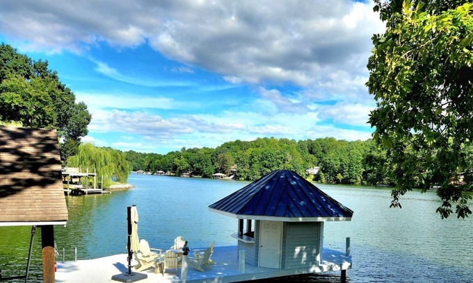 Goodview House | Discover Little Brook Point - SML with Lake Views & Pool