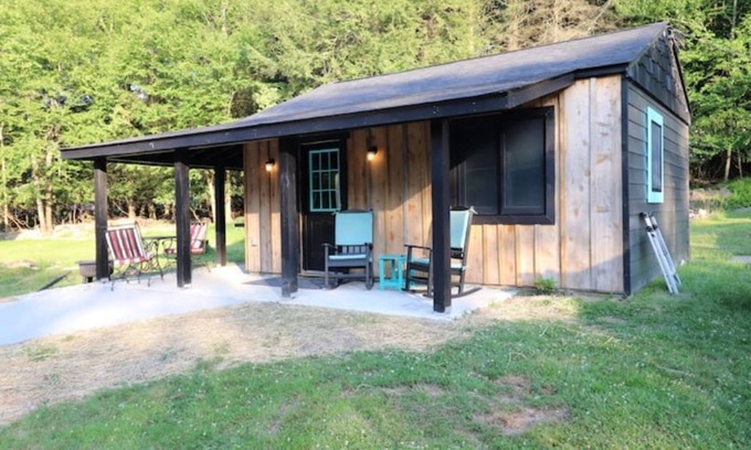 Greentown Cabin | Idyllic Little Cabin on the Creek in Pocono Mountains