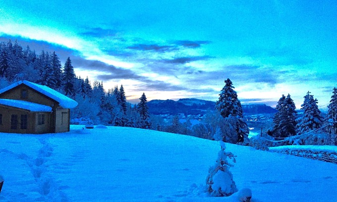 Lucinges Ski Chalet | Cozy Retreat: Child-Friendly Escape with Kitchen Access