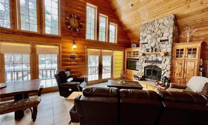 Cameron Ski Chalet | Relaxing Retreat at Little Cottage On Prairie Lake