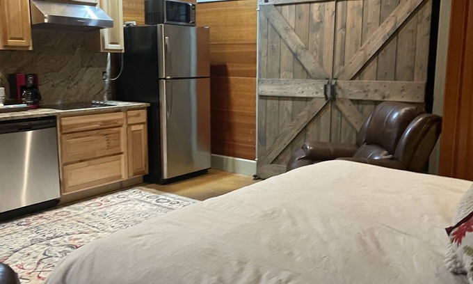 Breaux Bridge House | Inviting Little Crawfish Studio with Private Pool & Breakfast
