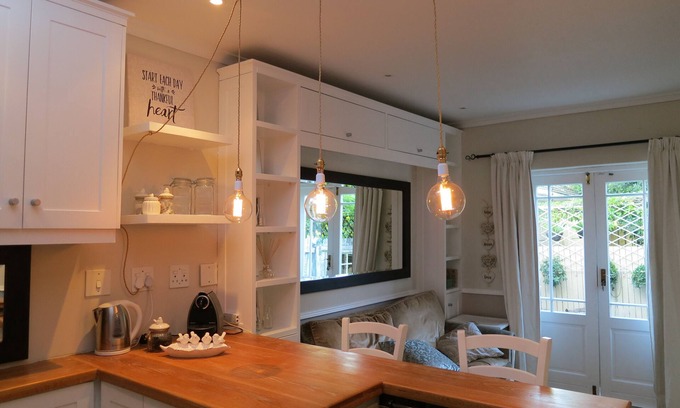Rondebosch Apartment | Cozy Little Daisy Self-Catering Apartment for Your Getaway