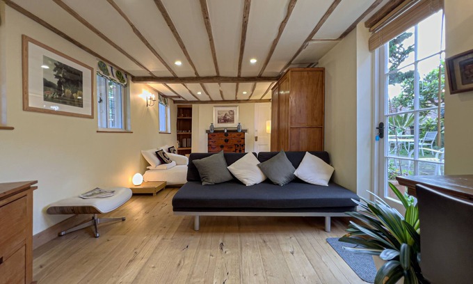 Tenterden House | Discover Little Dane Court: Family-Friendly 4-Star Retreat