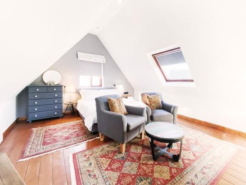 Bury St Edmunds House | Pet-Friendly Little Dene Lodge with Stunning Ocean Views