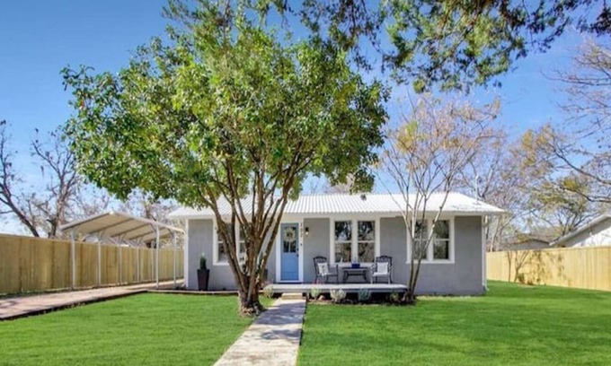 Johnson City House | Little Dipper! Walking Distance to Historic Downtown & Popular Coffee Shop