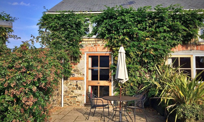 Liverton Cottage | Cozy Getaway at Little Dunley - Fig Cottage with Breakfast