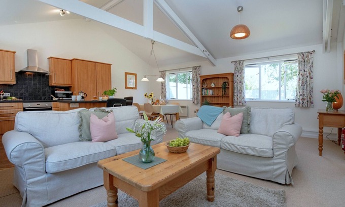 Liverton Cottage | Discover Little Dunley - Oaktree Cottage with Pool & Spa