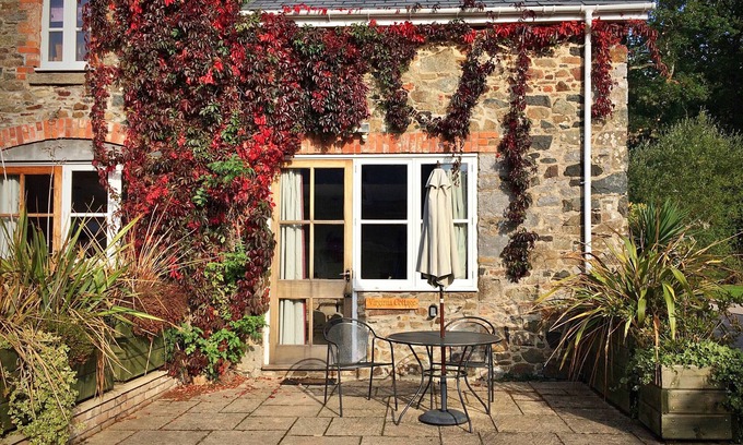 Liverton Cottage | Charming Retreat at Little Dunley - Virginia Cottage Awaits